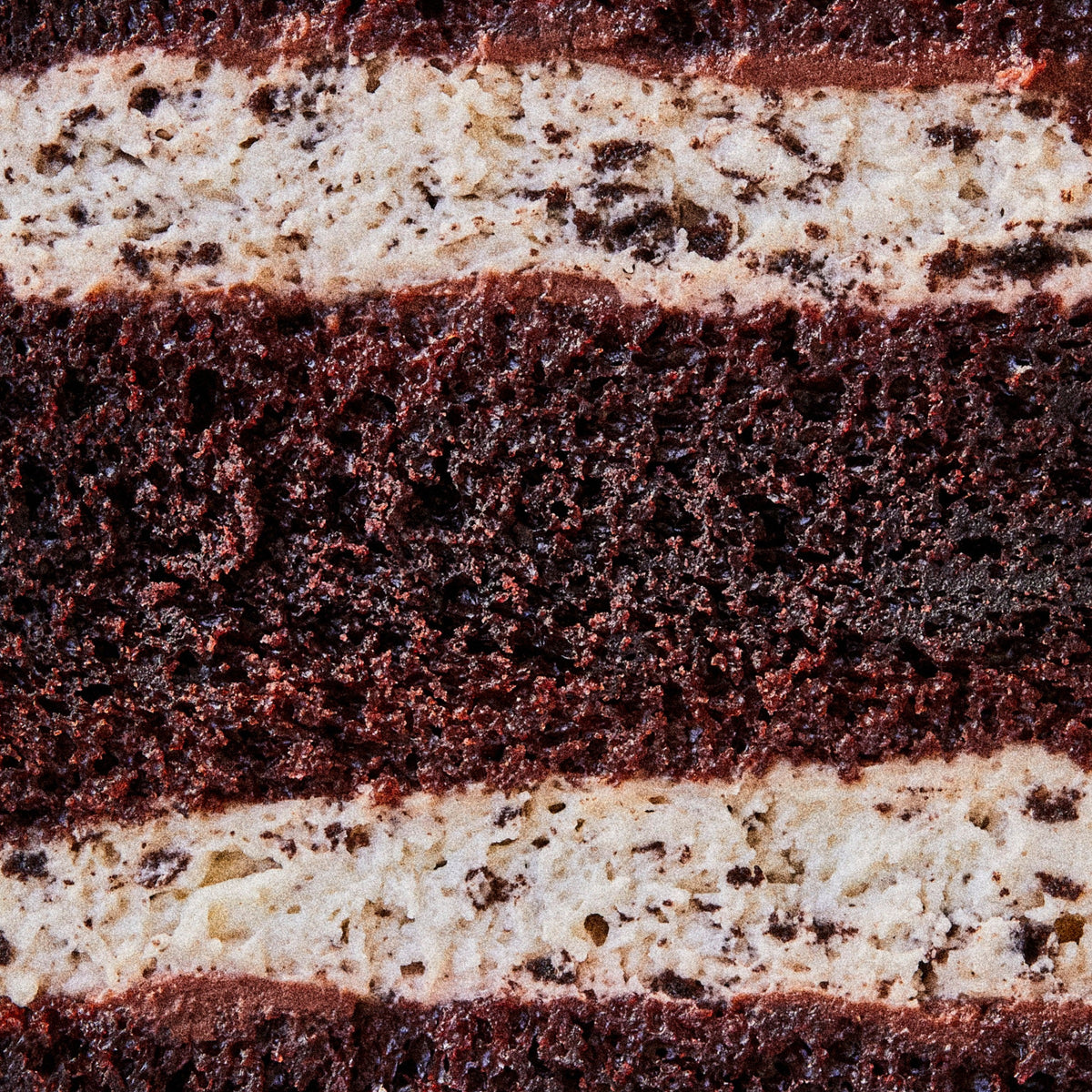 A close look on our Chocolate &amp; cookies cream cake flavour from our cake from our sample box.