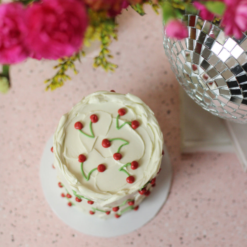 Meet our cherry cake! decorated with textured white base and tiny hand-painted cherries all over it! A bit vintage and a lot cute <3