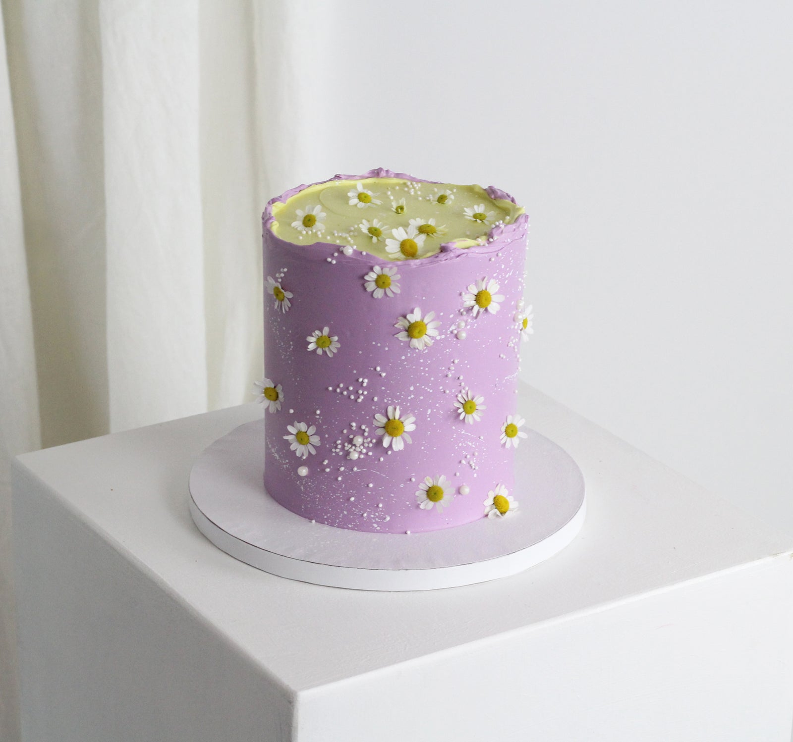 Daisy Days birthday cake