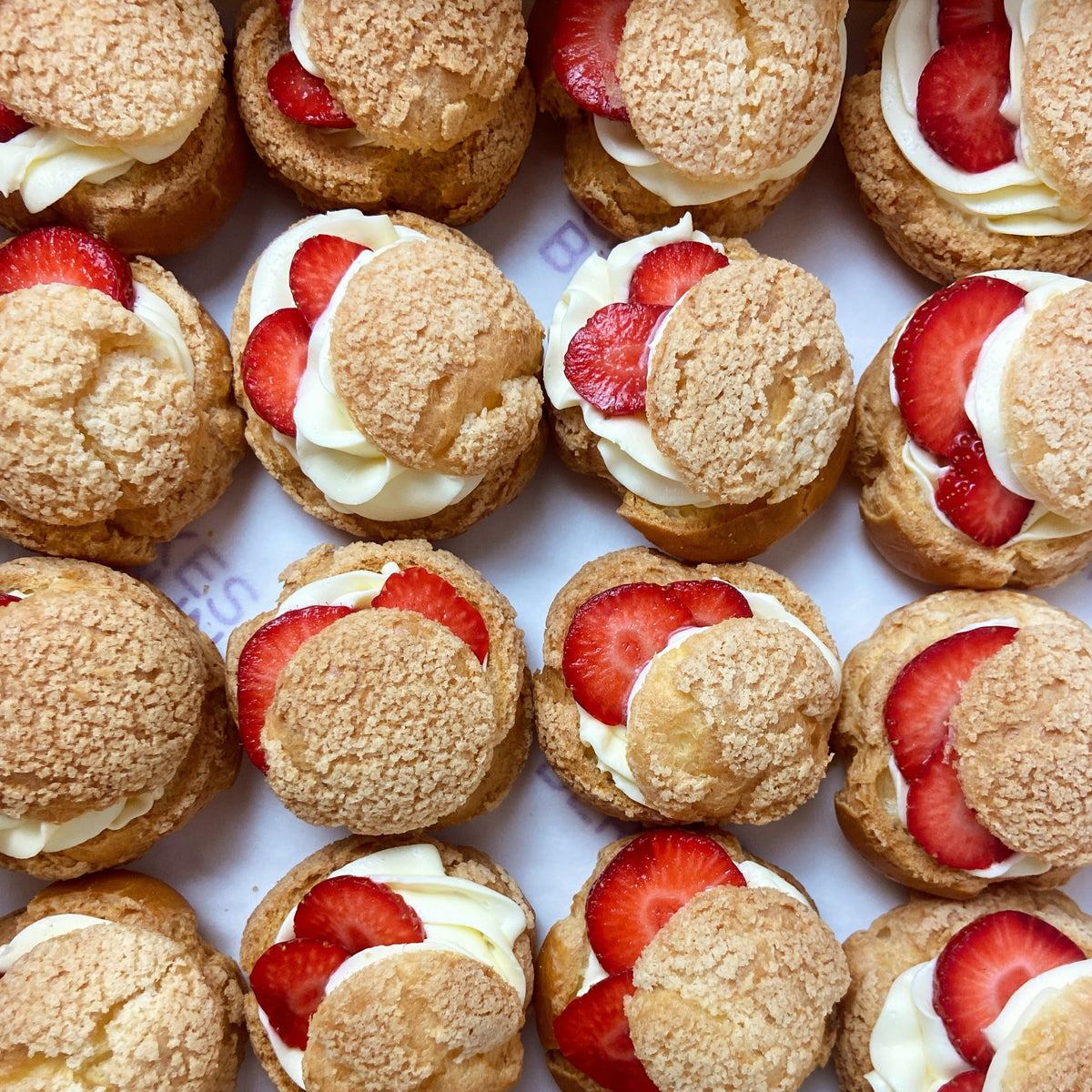 Strawberries cream puffs - WINDBEUTEL