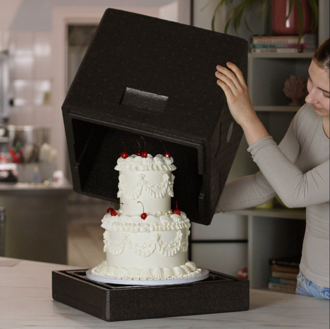 Cooling box to protect your cake when delivered on a hot day