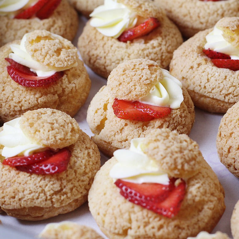 Strawberries cream puffs - WINDBEUTEL