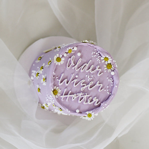 Daisy Days Mini birthday cake - 
Each cake is handmade at our Kreuzberg studio and delivered across Berlin.