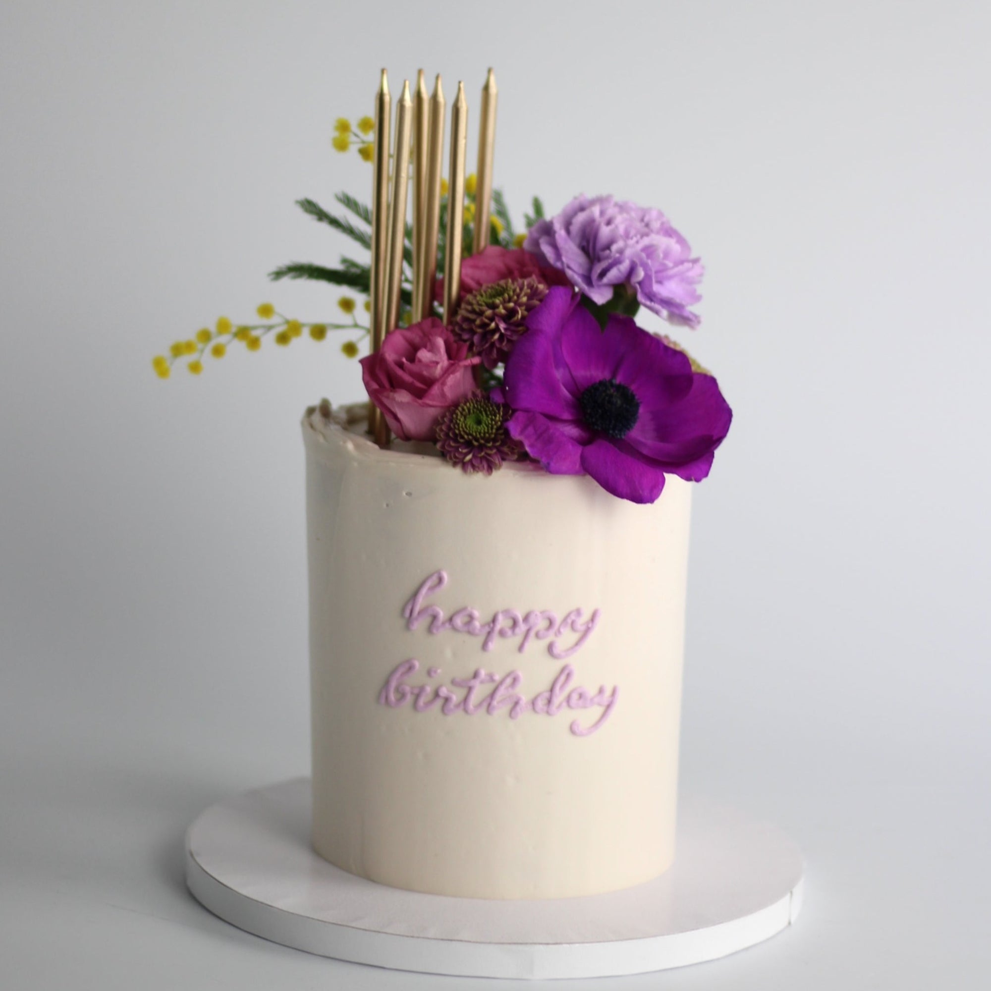 White-based FLORAL CUTIE -decorated with bold tones florals. 
Made at our bakery in Kreuzberg - Delivered in Berlin