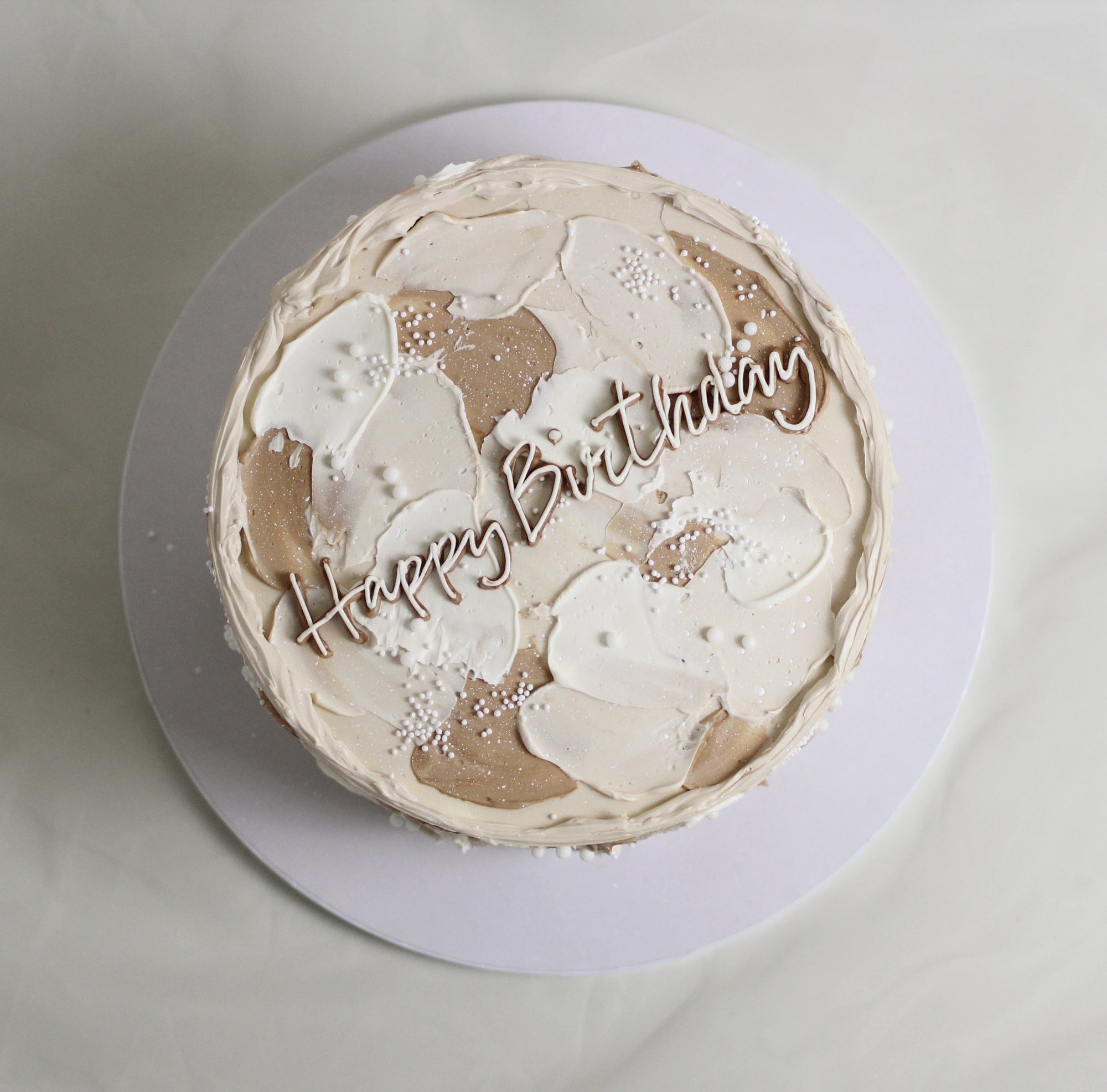 Natural earthy tones of this birthday cloud cake for those who love it minimal and elegant