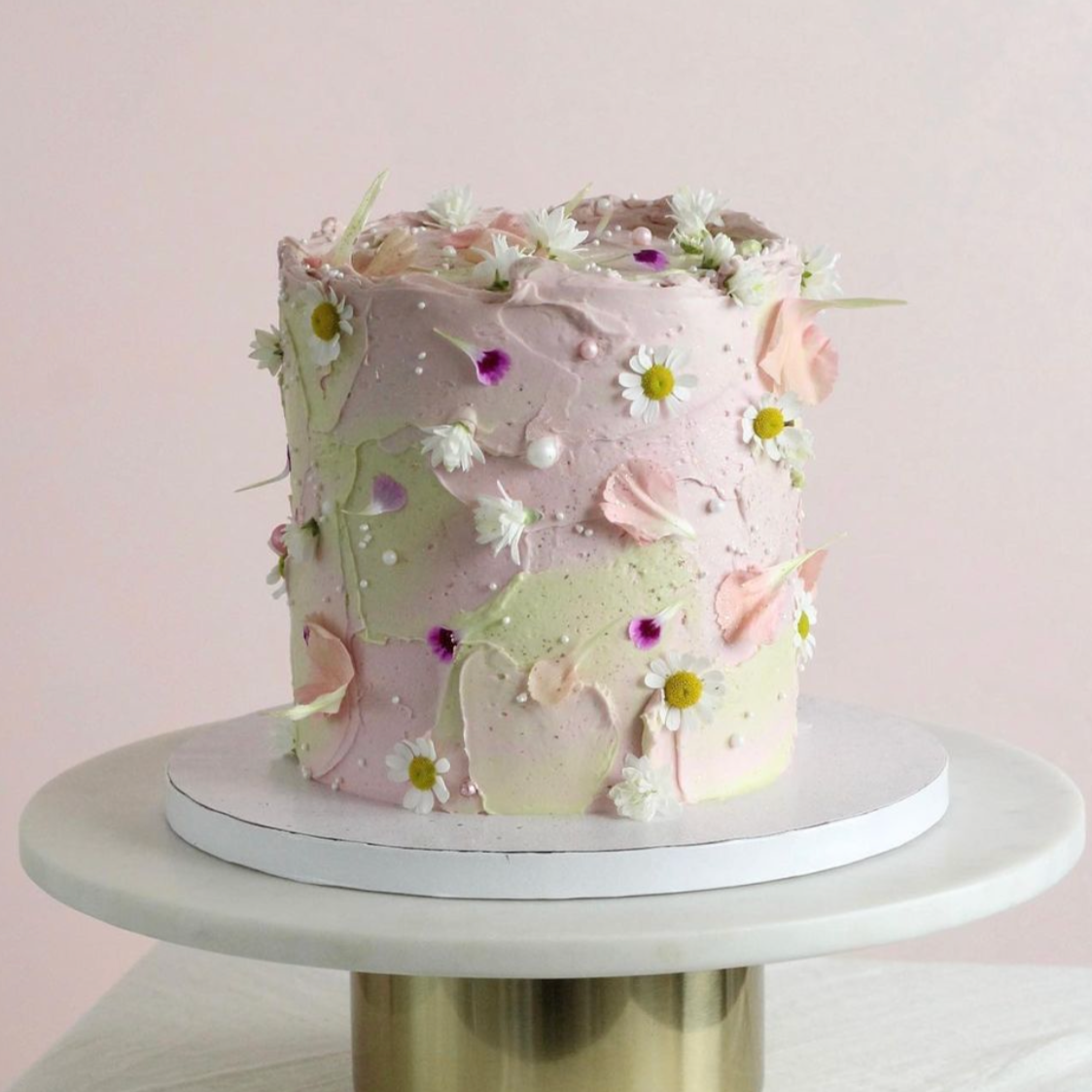Fairy Blossom cake with seasonal flowers