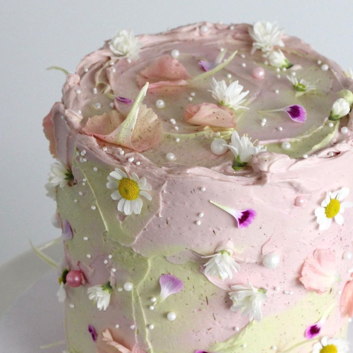 Fairy Blossom cake with seasonal flowers