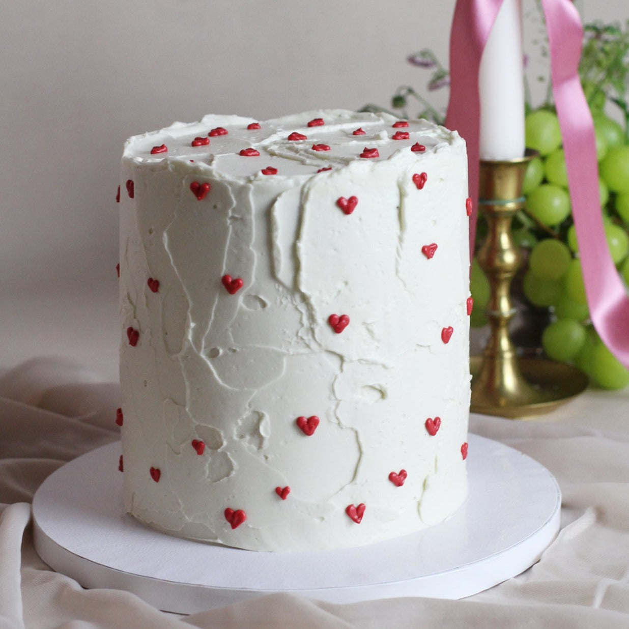The classic anniversarry/ wedding cake! Decorated white buttercream and handpainter red hearts. Personalized your cake with a cute message on top! Made in our Kreuzberg studio - delivered in Berlin!