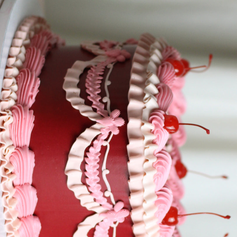 Vintage cake DETAILS - go bold or go home! Deep red and rosé details. Red cherries? MUST!