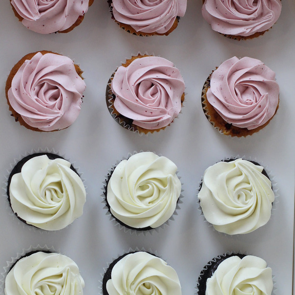 Rosé &amp; white cupcakes