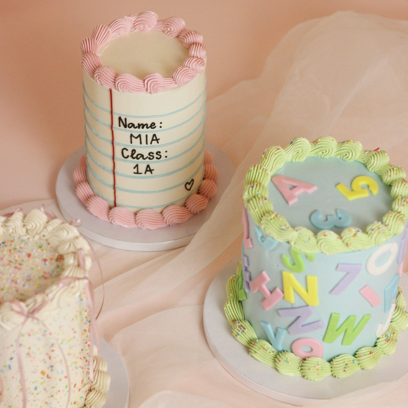 Celebrate the first day of school with our custom Einschulung Party cake. Features a smooth pastel buttercream base with colorful fondant letters, vintage piping, and a default dusting of sprinkles. The perfect centerpiece for a school enrollment party!