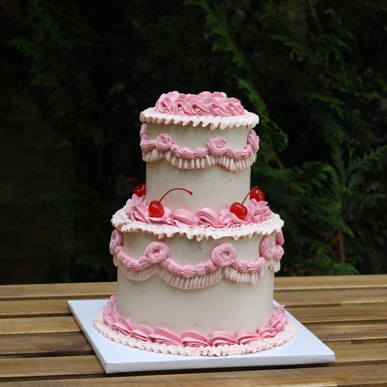 2-tier PAARTY cake, a pink-tone-mix and cure preserved red cherries on top!