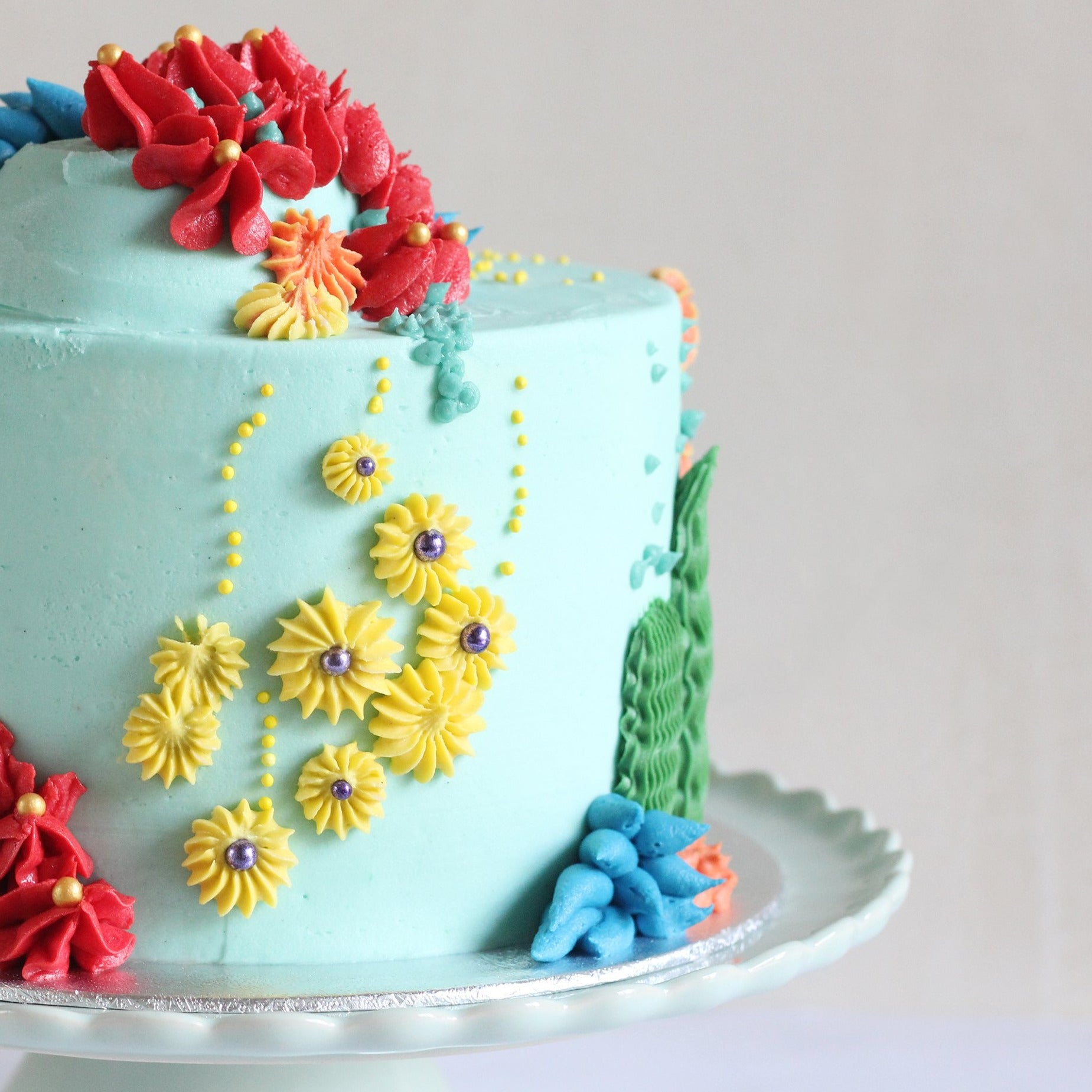 Underwater-inspired cake for ocean lovers.