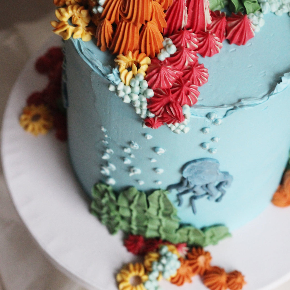 Underwater-inspired cake for ocean lovers.