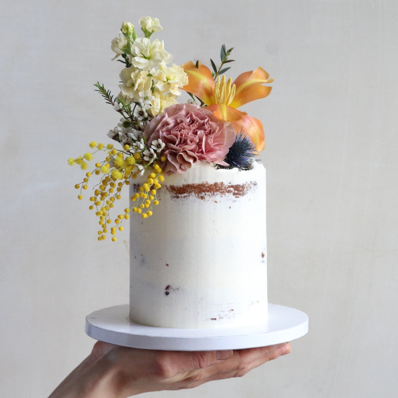 CakesBerlin´s signature seasonal florals semi-naked cake.
Made at our bakery in Kreuzberg - Delivered in Berlin
