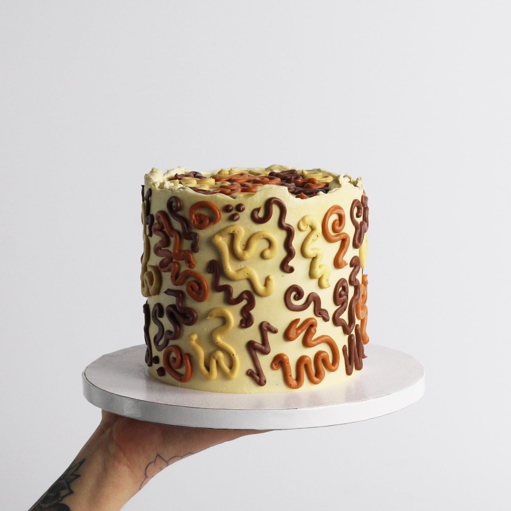 Curly Fries Cake - 90´s Berlin style piping in funky colors!