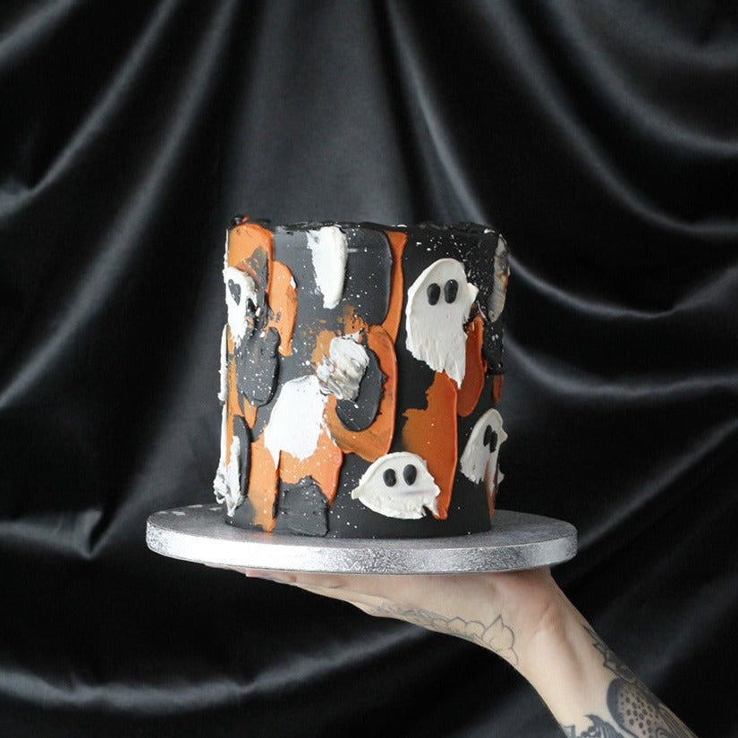 Spooky Ghost Halloween cake 