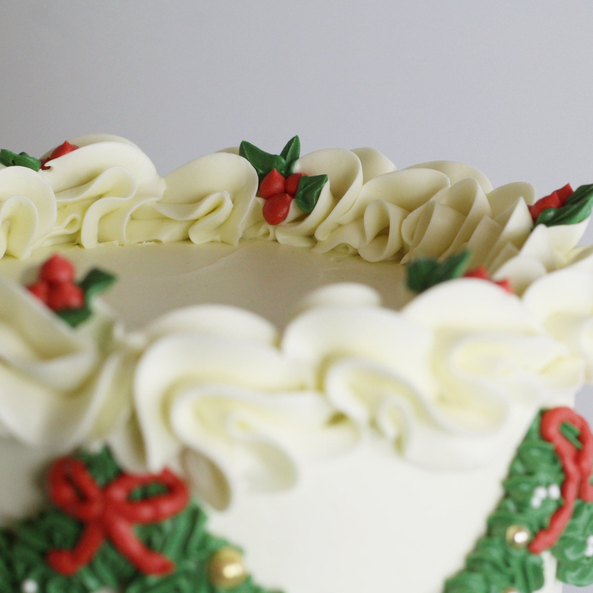 Festliche Weihnachts- und Winterkuchen, liebevoll dekoriert für Feiertage, Weihnachtsfeiern und festliche Anlässe